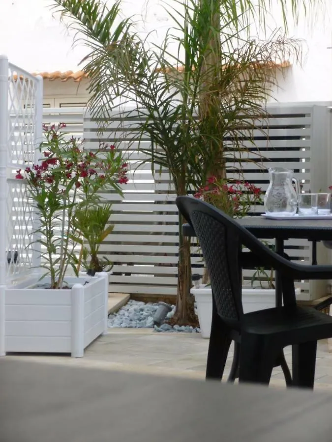 Charm Holiday Terrasini 0*,  Italië